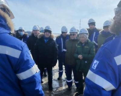 Дмитрий Артюхов - Светлана Радионова - Губернатор Ямала отвез главу Росприроднадзора осмотреть самое северное месторождение - znak.com - Салехард - окр. Янао