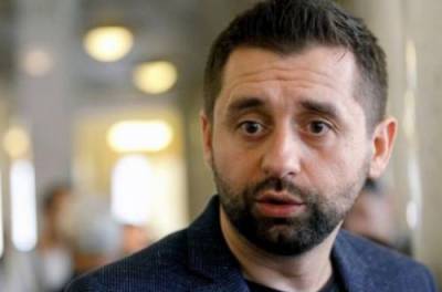 "Відмазки пише": Арахамія так і не зміг поговорити з Тищенком про покарання за вечірку - from-ua.com - Україна