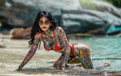 Жительница Таиланда покрыла татуировками 98% тела - korrespondent.net - Таиланд