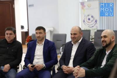 Известные дагестанские спортсмены провели онлайн-встречу с тяжелобольными детьми - mirmol.ru - респ. Дагестан
