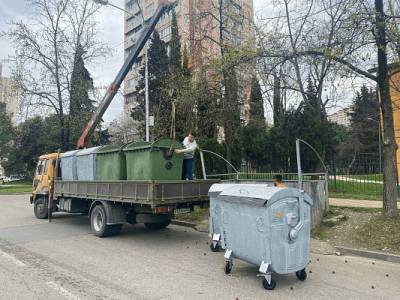 В Сочи заменят 1,2 тысячи пластиковых контейнеров мусорных контейнеров на металлические - runews24.ru - Сочи