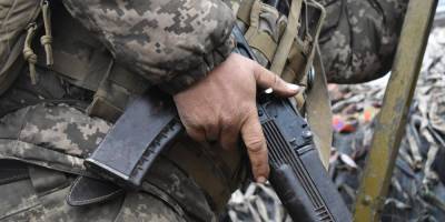 На Донбассе в результате обстрела боевиков погиб украинский военный - nv.ua - Донбасс