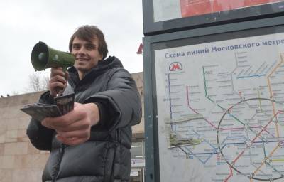 «Не сдашь ЕГЭ — будешь «бутербродом»: как работает уличная реклама - vm.ru