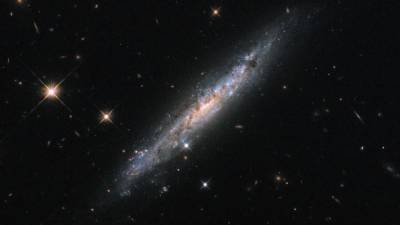Вселенная - Необычную мини-галактику с вращающимся внутри газом обнаружили астрономы - politros.com