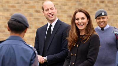 принц Уильям - Кейт Миддлтон - принц Филипп - Принц Уильям и Кейт Миддлтон впервые появились на публике после похорон принца Филиппа - skuke.net - Лондон - Новости
