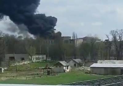 Пожар в воинской части на Луганщине: людей призывают сохранять спокойствие, первые кадры с места - politeka.net - Рубежное - Воинская Часть