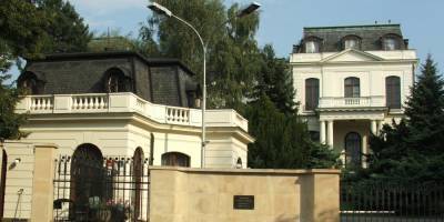 Чехия требует от РФ сократить состав посольства. Там могут остаться только пять дипломатов - nv.ua - Москва - Россия - Чехия - Прага