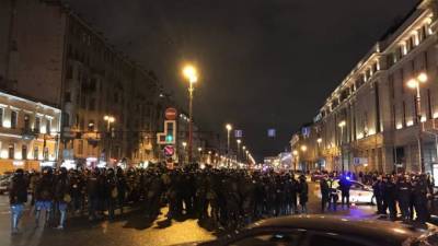 Алексей Навальный - Суды Петербурга начали штрафовать за участие в протестной акции 21 апреля - piter.tv - Санкт-Петербург