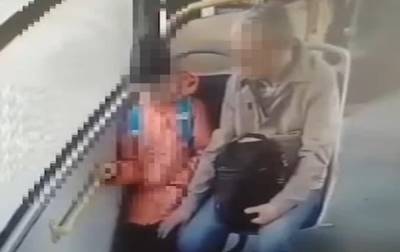 Педофил попал на камеру наблюдения автобуса - korrespondent.net - Россия - Англия - Ярославль