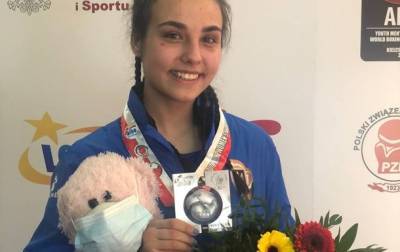 Украинка Лакийчук завоевала серебро на молодежном чемпионате мира по боксу - korrespondent.net - Узбекистан