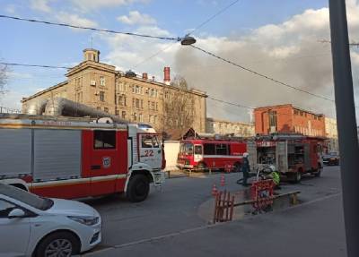Пожарные тушат здание «Севкабеля» на Васильевском острове - abnews.ru - Санкт-Петербург