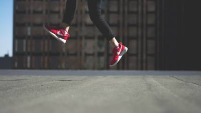 Мария Базарева - Директор сети Nike в Екатеринбурге избила кладовщика за покупку кроссовок - nation-news.ru - Екатеринбург