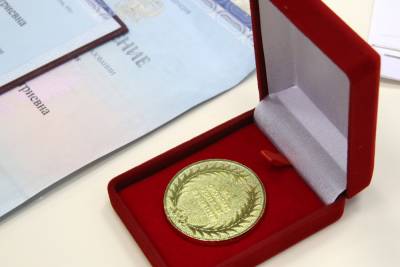 Выпускнице школы в Дагестане выдали медаль после вмешательства прокуратуры - etokavkaz.ru - респ. Дагестан - район Акушинский