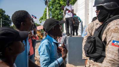 Освобождены трое из похищенных в Гаити священников - vesti.ru - Гаити - Порт-О-Пренс