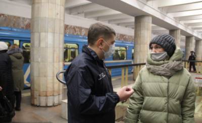 В новосибирском метро женщина без маски оказала сопротивление полицейским - runews24.ru - Новосибирская обл.