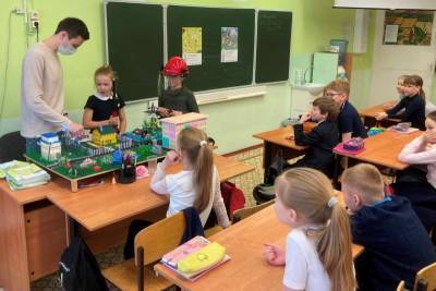 Специалисты "Россети Северо-Запад" раскрыли школьникам Сыктывкара тайну "желтого треугольника" - komiinform.ru - респ. Коми - Сыктывкар
