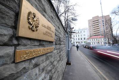 Россия высылает пятерых польских дипломатов - tvc.ru - Москва - Варшава