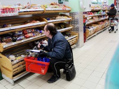 "Хоть какая-то помощь народу": Большинство россиян за продуктовые сертификаты - sobesednik.ru