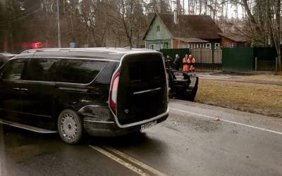 Михаил Мишустин - Авария на Рублевке: 6 машин, среди них – Aurus - zr.ru