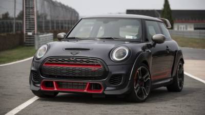 Опубликованы снимки двух новинок от Mini - usedcars.ru