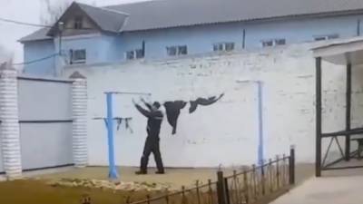 Навальный - Похожий на Навального арестант несколько раз подтянулся на турнике в колонии - newinform.com - Владимирская обл.