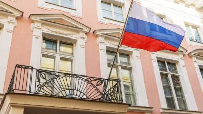 Посольство РФ в Эстонии назвало высылку российского дипломата безосновательной - iz.ru - Эстония - Литва - Латвия