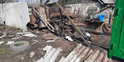 На Донбассе снаряд боевиков попал в дом многодетной семьи — фото - nv.ua - Донбасс - Донецкая обл.