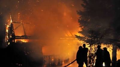 Фото с места пожара в Башкирии, где заживо сгорела семья с двумя детьми - 5-tv.ru - Башкирия