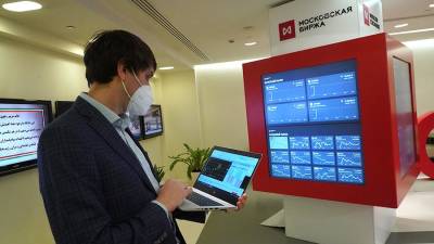 Курс доллара опустился ниже 75 рублей впервые с 23 марта - iz.ru