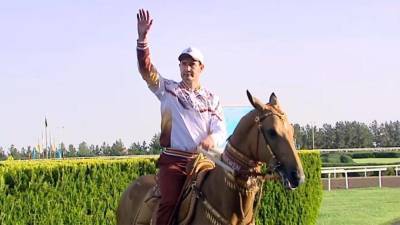 Сердар Бердымухамедов - Халк Маслахаты - Сердар Бердымухамедов принял коней, подаренных отцу на конкурсе красоты ахалтекинцев - hronikatm.com - Туркмения - Ашхабад