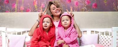 4-летней дочери ведущей Елены Сажиной сделали трепанацию черепа - runews24.ru