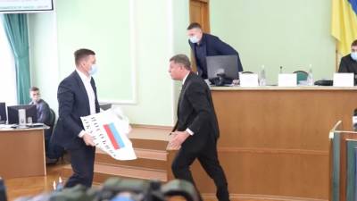 Петр Порошенко - Сергей Хлань - Депутат партии Порошенко пришел на заседание с флагом России - news-front.info - Украина