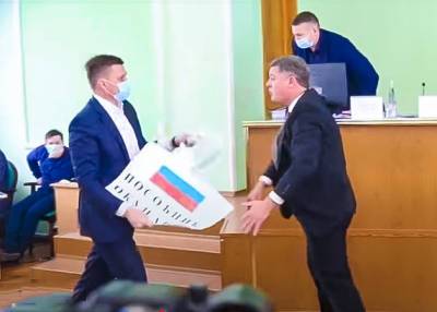 Петра Порошенко - Сергей Хлань - Украинские депутаты подрались из-за российского флага - bloknot.ru - Херсон