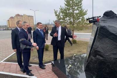 Владимир Якушев - Александр Моор - Якушев и Моор поздравили Федеральный центр нейрохирургии с 10-летием - tumen.mk.ru - Тюмень - Тюменская обл.