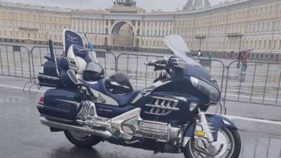 Александр Беглов - Александр Розенбаум - Мотоциклисты собираются на Дворцовой площади для открытия сезона - piter.tv