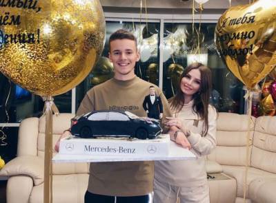 Арсений Шульгин - Арсений Шульгин с женой поздравил ее сестру с днем рождения - bimru.ru