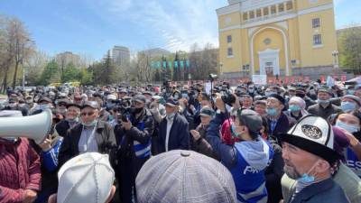 Нурсултан Назарбаев - В Казахстане прошла массовая акция протеста против сдачи земли в аренду иностранцам - svoboda.org - Алма-Ата