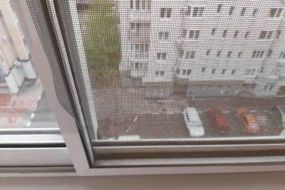 Ребёнок выпал из окна: в Саратове такое случатся часто - saratov.mk.ru - Саратов