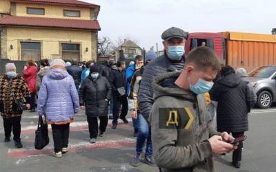 Жители Ленпоселка перекрыли дорогу – люди 10 дней сидят без воды - odessa-life.od.ua
