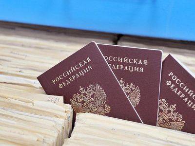 Виктор Водолацкий - Госсдума планирует выдать жителям Донбасса полмиллиона российских паспортов - kasparov.ru - Киев - Луганская обл. - Донбасс - Донецкая обл.