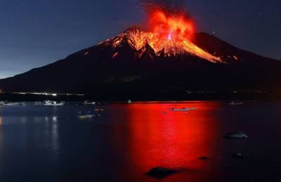 В Японии начал извергаться один из самых опасных вулканов - lenta.ua - Япония