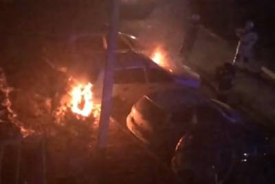 Иномарка сгорела ночью на парковке в Новосибирске - novos.mk.ru - Новосибирск - район Кировский, Новосибирск