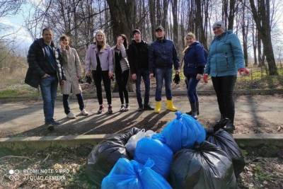 Костромские субботники: бизнесмены убирали территорию у Шаговского пруда - kostroma.mk.ru - Кострома - район Заволжский