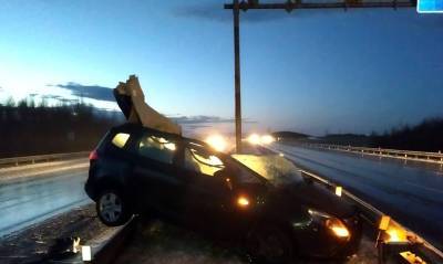 Под Минском Opel врезался в дорожное ограждение — погибли два человека - naviny.by - Минск - Логойск - Витебск