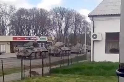 В Ростов прибыла колонна военной техники, видео - real-vin.com - Краснодарский край - Ростов-На-Дону - Ростовская обл.