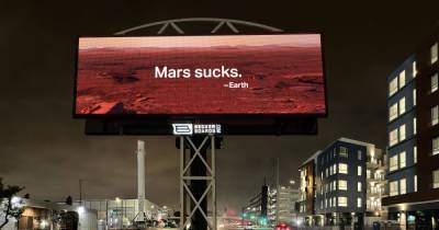 Илон Маск - Экоактивисты установили у штаб-квартиры SpaceX билборд с надписью "Марс — отстой" - tsn.ua - шт. Калифорния