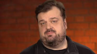 Василий Уткин - Олег Никитин - Коронавирус выявили у спортивного комментатора Уткина - nation-news.ru