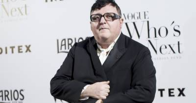 saint Laurent - Работавший с Yves Saint Laurent Альбер Эльбаз скончался в Париже - ren.tv - Париж