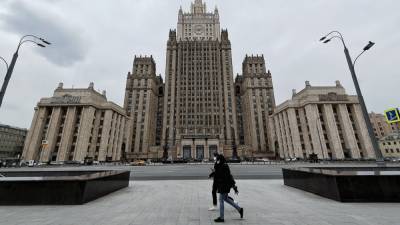 Владимир Путин - Мария Захарова - Россия формирует список «недружественных государств», известна первая страна - sharij.net