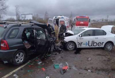 Kia Sportage - В лобовой аварии под Тосно пострадал 23-летний таксист - online47.ru - county Logan